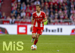19.04.2026, Fussball Bundesliga 2025/2026, 30.Spieltag, FC Bayern München - VfB Stuttgart, in der Allianz-Arena München, Leon Goretzka (FC Bayern München) am Ball 