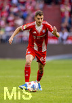 19.04.2026, Fussball Bundesliga 2025/2026, 30.Spieltag, FC Bayern München - VfB Stuttgart, in der Allianz-Arena München, Josip Stanisic (Bayern München) am Ball 