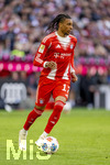 19.04.2026, Fussball Bundesliga 2025/2026, 30.Spieltag, FC Bayern München - VfB Stuttgart, in der Allianz-Arena München, Michael Olise (FC Bayern München) am Ball 