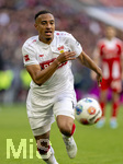 19.04.2026, Fussball Bundesliga 2025/2026, 30.Spieltag, FC Bayern München - VfB Stuttgart, in der Allianz-Arena München, Jamie Leweling (Stuttgart) am Ball 