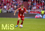 19.04.2026, Fussball Bundesliga 2025/2026, 30.Spieltag, FC Bayern München - VfB Stuttgart, in der Allianz-Arena München, Josip Stanisic (Bayern München) am Ball 
