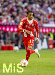 19.04.2026, Fussball Bundesliga 2025/2026, 30.Spieltag, FC Bayern München - VfB Stuttgart, in der Allianz-Arena München, Michael Olise (FC Bayern München) am Ball 