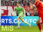 19.04.2026, Fussball Bundesliga 2025/2026, 30.Spieltag, FC Bayern München - VfB Stuttgart, in der Allianz-Arena München, Torwart Jonas Urbig (FC Bayern München) 