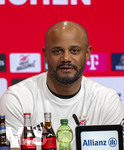 19.04.2026, Fussball Bundesliga 2025/2026, 30.Spieltag, FC Bayern München - VfB Stuttgart, in der Allianz-Arena München, Trainer Vincent Kompany (FC Bayern München) bei der Pressekonferenz