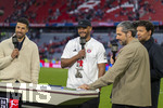 19.04.2026, Fussball Bundesliga 2025/2026, 30.Spieltag, FC Bayern München - VfB Stuttgart, in der Allianz-Arena München, v.li: Sami Khedira, Trainer Vincent Kompany (FC Bayern München), Michael Ballack und Sportvorstand Max Eberl (Bayern München) am DAZN Mikrofon.