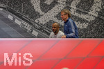19.04.2026, Fussball Bundesliga 2025/2026, 30.Spieltag, FC Bayern München - VfB Stuttgart, in der Allianz-Arena München, Trainer Vincent Kompany (FC Bayern München) bei der Pressekonferenz mit Dieter Nickles (Pressesprecher)