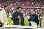 19.04.2026, Fussball Bundesliga 2025/2026, 30.Spieltag, FC Bayern München - VfB Stuttgart, in der Allianz-Arena München, v.li: Sami Khedira, Michael Ballack und Sportvorstand Max Eberl (Bayern München) am DAZN Mikrofon.