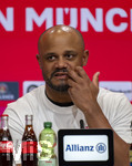19.04.2026, Fussball Bundesliga 2025/2026, 30.Spieltag, FC Bayern München - VfB Stuttgart, in der Allianz-Arena München, Trainer Vincent Kompany (FC Bayern München) bei der Pressekonferenz