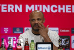 19.04.2026, Fussball Bundesliga 2025/2026, 30.Spieltag, FC Bayern München - VfB Stuttgart, in der Allianz-Arena München, Trainer Vincent Kompany (FC Bayern München) bei der Pressekonferenz