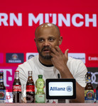 19.04.2026, Fussball Bundesliga 2025/2026, 30.Spieltag, FC Bayern München - VfB Stuttgart, in der Allianz-Arena München, Trainer Vincent Kompany (FC Bayern München) bei der Pressekonferenz