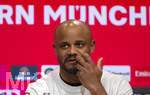 19.04.2026, Fussball Bundesliga 2025/2026, 30.Spieltag, FC Bayern München - VfB Stuttgart, in der Allianz-Arena München, Trainer Vincent Kompany (FC Bayern München) bei der Pressekonferenz
