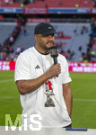 19.04.2026, Fussball Bundesliga 2025/2026, 30.Spieltag, FC Bayern München - VfB Stuttgart, in der Allianz-Arena München, Trainer Vincent Kompany (FC Bayern München) nach dem Spiel am DAZN Mikrofon. 