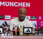 19.04.2026, Fussball Bundesliga 2025/2026, 30.Spieltag, FC Bayern München - VfB Stuttgart, in der Allianz-Arena München, Trainer Vincent Kompany (FC Bayern München) bei der Pressekonferenz
