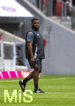 19.04.2026, Fussball Bundesliga 2025/2026, 30.Spieltag, FC Bayern München - VfB Stuttgart, in der Allianz-Arena München, Co-Trainer Rodyse Munienge (FC Bayern München) vor dem Spiel.