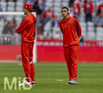 19.04.2026, Fussball Bundesliga 2025/2026, 30.Spieltag, FC Bayern München - VfB Stuttgart, in der Allianz-Arena München, Vor dem Spiel auf dem Platz, v.li: Aleksandar Pavlovic (Bayern München), Jamal Musiala (Bayern München),