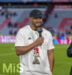 19.04.2026, Fussball Bundesliga 2025/2026, 30.Spieltag, FC Bayern München - VfB Stuttgart, in der Allianz-Arena München, Trainer Vincent Kompany (FC Bayern München) nach dem Spiel am DAZN Mikrofon. 