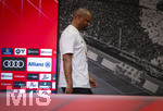 19.04.2026, Fussball Bundesliga 2025/2026, 30.Spieltag, FC Bayern München - VfB Stuttgart, in der Allianz-Arena München, Trainer Vincent Kompany (FC Bayern München) nach der Pressekonferenz
