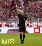 19.04.2026, Fussball Bundesliga 2025/2026, 30.Spieltag, FC Bayern München - VfB Stuttgart, in der Allianz-Arena München, Schiedsrichter Sören Storks