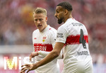 19.04.2026, Fussball Bundesliga 2025/2026, 30.Spieltag, FC Bayern München - VfB Stuttgart, in der Allianz-Arena München, Chris Führich (Stuttgart) unzufrieden mit Josha Vagnoman (Stuttgart) 