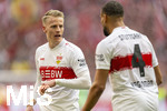19.04.2026, Fussball Bundesliga 2025/2026, 30.Spieltag, FC Bayern München - VfB Stuttgart, in der Allianz-Arena München, Chris Führich (Stuttgart) unzufrieden mit Josha Vagnoman (Stuttgart) 