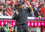 19.04.2026, Fussball Bundesliga 2025/2026, 30.Spieltag, FC Bayern München - VfB Stuttgart, in der Allianz-Arena München, Trainer Vincent Kompany (FC Bayern München) am Spielfeldrand  