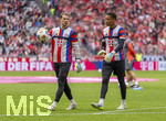 19.04.2026, Fussball Bundesliga 2025/2026, 30.Spieltag, FC Bayern München - VfB Stuttgart, in der Allianz-Arena München, v.li: Torwart Manuel Neuer (FC Bayern München) und Torwart Leonard Prescott (FC Bayern München) beim Aufwärmen. 