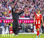 19.04.2026, Fussball Bundesliga 2025/2026, 30.Spieltag, FC Bayern München - VfB Stuttgart, in der Allianz-Arena München, Trainer Vincent Kompany (FC Bayern München) am Spielfeldrand 