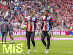 19.04.2026, Fussball Bundesliga 2025/2026, 30.Spieltag, FC Bayern München - VfB Stuttgart, in der Allianz-Arena München, v.li: Torwart Manuel Neuer (FC Bayern München) und Torwart Leonard Prescott (FC Bayern München) beim Aufwärmen. 