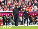 19.04.2026, Fussball Bundesliga 2025/2026, 30.Spieltag, FC Bayern München - VfB Stuttgart, in der Allianz-Arena München, Trainer Vincent Kompany (FC Bayern München) am Spielfeldrand 