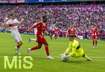 19.04.2026, Fussball Bundesliga 2025/2026, 30.Spieltag, FC Bayern München - VfB Stuttgart, in der Allianz-Arena München, Nicolas Jackson (FC Bayern München) gegen Torwart Alexander Nübel (re, Stuttgart) 