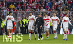 19.04.2026, Fussball Bundesliga 2025/2026, 30.Spieltag, FC Bayern München - VfB Stuttgart, in der Allianz-Arena München, Frustrierter Abgang der Stuttgarter nach der Niederlage: Chema Andres Baixauli Jose Maria (Stuttgart), Jeff Chabot (Stuttgart), Trainer Sebastian Hoeneß (Stuttgart), Chris Führich (Stuttgart), Finn Jeltsch (Stuttgart), Ermedin Demirovic (Stuttgart), 