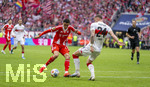 19.04.2026, Fussball Bundesliga 2025/2026, 30.Spieltag, FC Bayern München - VfB Stuttgart, in der Allianz-Arena München, v.li: Jamal Musiala (Bayern München) gegen Jeff Chabot (Stuttgart) 