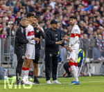 19.04.2026, Fussball Bundesliga 2025/2026, 30.Spieltag, FC Bayern München - VfB Stuttgart, in der Allianz-Arena München, Chema Andres Baixauli Jose Maria (Stuttgart), Trainer Sebastian Hoeneß (Stuttgart), Atakan Karazor (Stuttgart) 