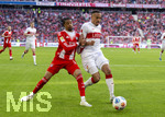 19.04.2026, Fussball Bundesliga 2025/2026, 30.Spieltag, FC Bayern München - VfB Stuttgart, in der Allianz-Arena München, v.li: Michael Olise (FC Bayern München) gegen Jamie Leweling (Stuttgart) 