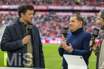 19.04.2026, Fussball Bundesliga 2025/2026, 30.Spieltag, FC Bayern München - VfB Stuttgart, in der Allianz-Arena München, v.li: Michael Ballack und Sportvorstand Max Eberl (Bayern München) am DAZN Mikrofon.