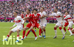 19.04.2026, Fussball Bundesliga 2025/2026, 30.Spieltag, FC Bayern München - VfB Stuttgart, in der Allianz-Arena München, v.li: Bilal El Khannouss (Stuttgart), Leon Goretzka (FC Bayern München), Min-jae Kim (Bayern München, Minjae Kim), Finn Jeltsch (Stuttgart), Jeff Chabot (Stuttgart), 