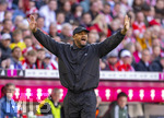 19.04.2026, Fussball Bundesliga 2025/2026, 30.Spieltag, FC Bayern München - VfB Stuttgart, in der Allianz-Arena München, Trainer Vincent Kompany (FC Bayern München) am Spielfeldrand 