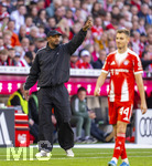 19.04.2026, Fussball Bundesliga 2025/2026, 30.Spieltag, FC Bayern München - VfB Stuttgart, in der Allianz-Arena München, Trainer Vincent Kompany (FC Bayern München) am Spielfeldrand 