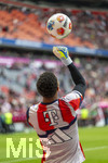 19.04.2026, Fussball Bundesliga 2025/2026, 30.Spieltag, FC Bayern München - VfB Stuttgart, in der Allianz-Arena München, Torwart Leonard Prescott (FC Bayern München) beim Aufwärmen.