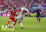 19.04.2026, Fussball Bundesliga 2025/2026, 30.Spieltag, FC Bayern München - VfB Stuttgart, in der Allianz-Arena München, v.li: Jamal Musiala (Bayern München) gegen Jeff Chabot (Stuttgart) 