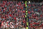 19.04.2026, Fussball Bundesliga 2025/2026, 30.Spieltag, FC Bayern München - VfB Stuttgart, in der Allianz-Arena München, eine Reihe Ordner passt auf der Treppe auf die Fans auf.
