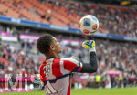 19.04.2026, Fussball Bundesliga 2025/2026, 30.Spieltag, FC Bayern München - VfB Stuttgart, in der Allianz-Arena München, Torwart Leonard Prescott (FC Bayern München) beim Aufwärmen.