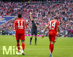 19.04.2026, Fussball Bundesliga 2025/2026, 30.Spieltag, FC Bayern München - VfB Stuttgart, in der Allianz-Arena München, Schiedsrichter Sören Storks pfeift  