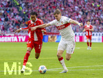 19.04.2026, Fussball Bundesliga 2025/2026, 30.Spieltag, FC Bayern München - VfB Stuttgart, in der Allianz-Arena München, v.li: Michael Olise (FC Bayern München) gegen Ramon Hendriks (Stuttgart) 