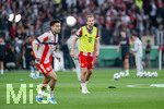 22.04.2026, Fussball DFB-Pokal  2025/2026 Halbfinale, Bayer Leverkusen - FC Bayern München, in der BayArena Leverkusen. Luis Diaz (FC Bayern München), Harry Kane (FC Bayern München) 