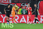 22.04.2026, Fussball DFB-Pokal  2025/2026 Halbfinale, Bayer Leverkusen - FC Bayern München, in der BayArena Leverkusen. Harry Kane (FC Bayern München), Robert Andrich (Bayer Leverkusen)  