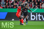 22.04.2026, Fussball DFB-Pokal  2025/2026 Halbfinale, Bayer Leverkusen - FC Bayern München, in der BayArena Leverkusen. Dayot Upamecano (FC Bayern München)  , Ernest Poku (Bayer Leverkusen)  