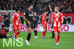22.04.2026, Fussball DFB-Pokal  2025/2026 Halbfinale, Bayer Leverkusen - FC Bayern München, in der BayArena Leverkusen. Gelbe Karte Aleksander Pavlovic (FC Bayern München)
