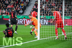 22.04.2026, Fussball DFB-Pokal  2025/2026 Halbfinale, Bayer Leverkusen - FC Bayern München, in der BayArena Leverkusen. Torwart Mark Flekken (Bayer Leverkusen)  