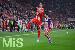 22.04.2026, Fussball DFB-Pokal  2025/2026 Halbfinale, Bayer Leverkusen - FC Bayern München, in der BayArena Leverkusen. Luis Diaz (FC Bayern München) freut sich über das Tor zum 0:2, Aleksander Pavlovic (FC Bayern München) 